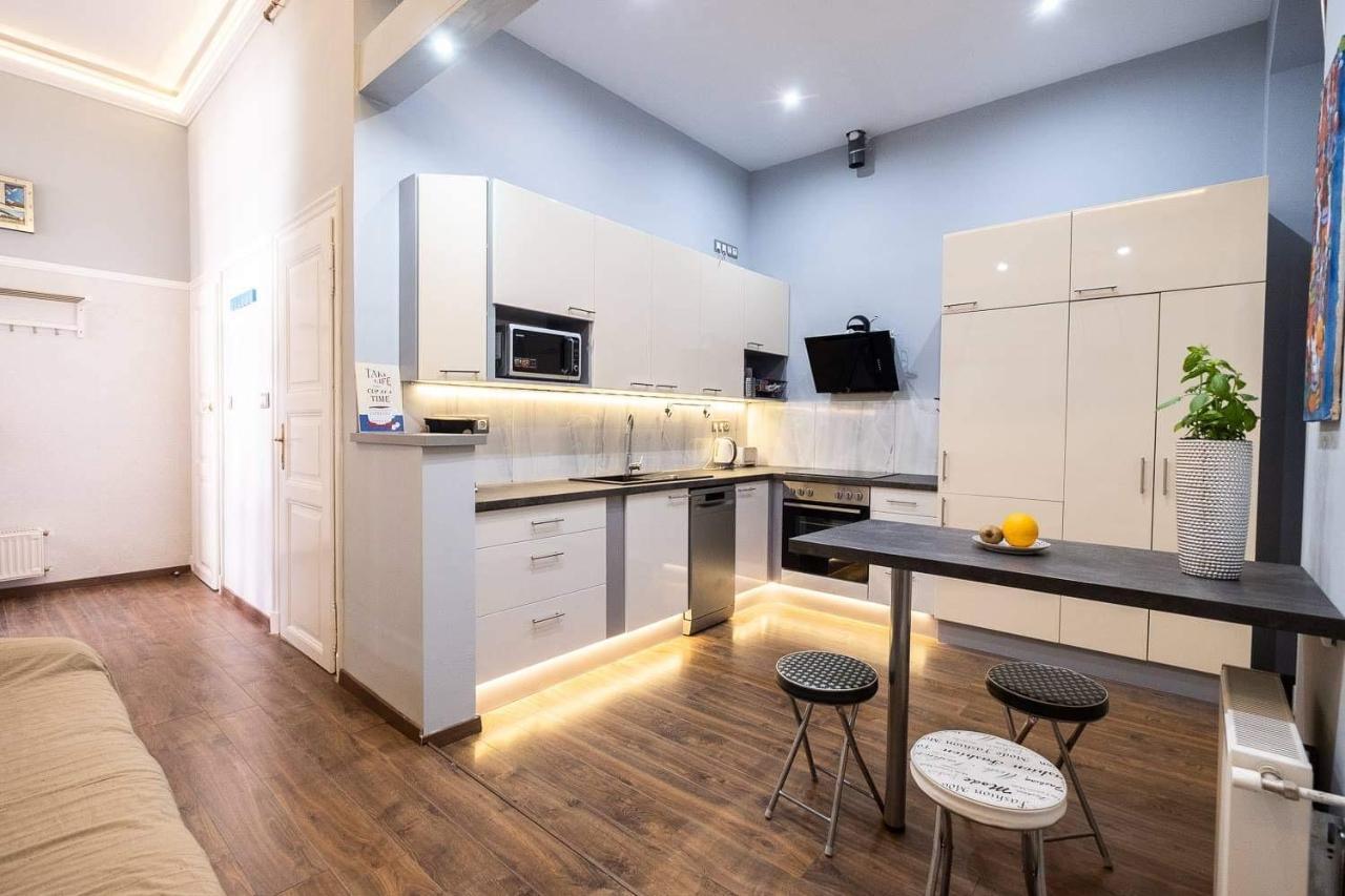 V6 Apartment By Small Home Budapest Exterior photo